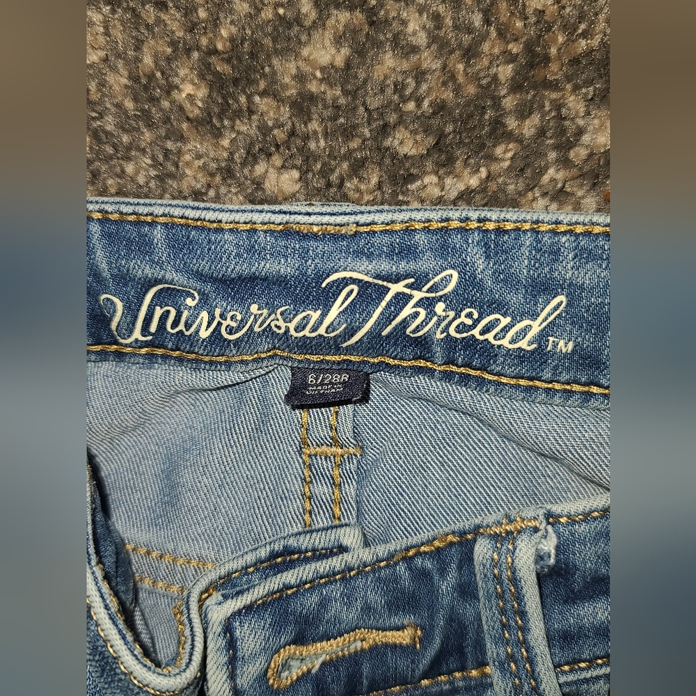 Size 6 universal thread jeans 28r